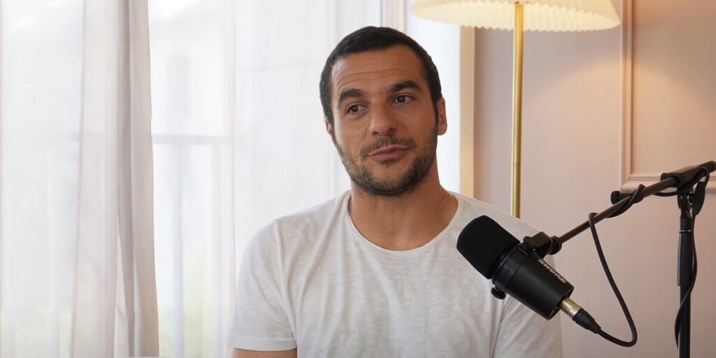 Amir évoque l’éducation reçue de son père et les valeurs familiales qui l’ont marqué