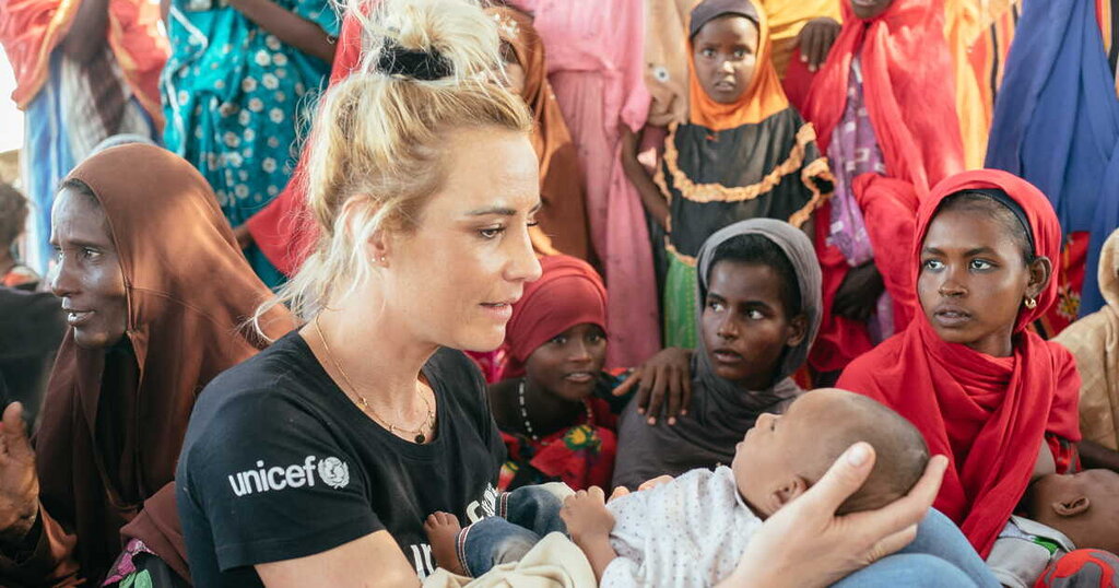 Élodie Gossuin, émue, parle de sa mission humanitaire au Cambodge : « Je veux retrouver mes bébés » Élodie Gossuin, émue, parle de sa mission humanitaire au Cambodge : « Je veux retrouver mes bébés »