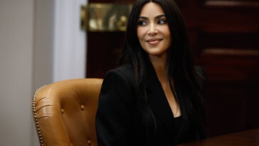 Après six ans d’études, Kim Kardashian décroche son diplôme en droit