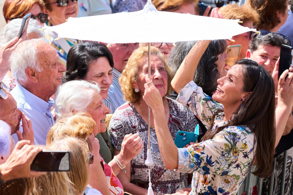 À Guadalupe, rencontre avec la foule et tenue de printemps