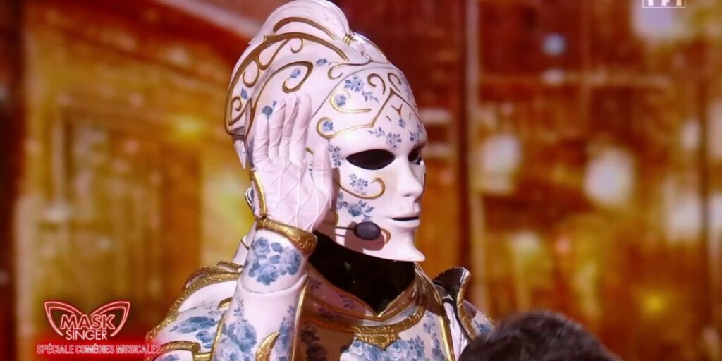 Qui se cache sous le costume de la Porcelaine ? Indices et pronostics