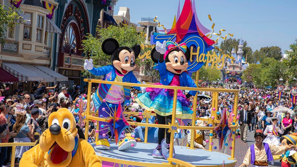 Découvrez Disneyland pour 100 $ par jour dès aujourd’hui, en l’honneur des 70 ans de Disney Découvrez Disneyland pour 100 $ par jour dès aujourd’hui, en l’honneur des 70 ans de Disney