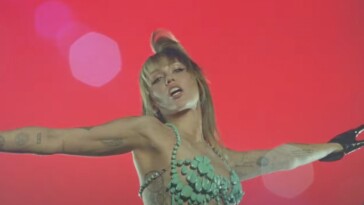 Miley Cyrus dévoile son côté showgirl dans le clip de la chanson Easy Lover