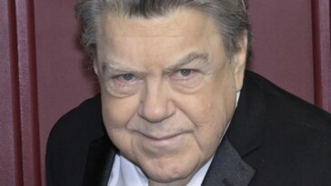 Décès de George Wendt, acteur phare de la série Cheers, à l’âge de 76 ans