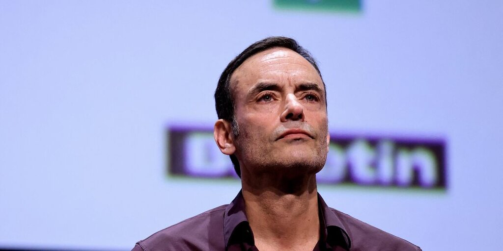 Anthony Delon dévoile des clichés inédits de Loubo, le chien d’Alain Delon, et de Douchy