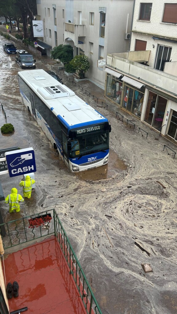 Trois morts, Le Lavandou submergé… des images bouleversantes révèlent les dégâts dans le Var après les tempêtes Trois morts, Le Lavandou submergé… des images bouleversantes révèlent les dégâts dans le Var après les tempêtes