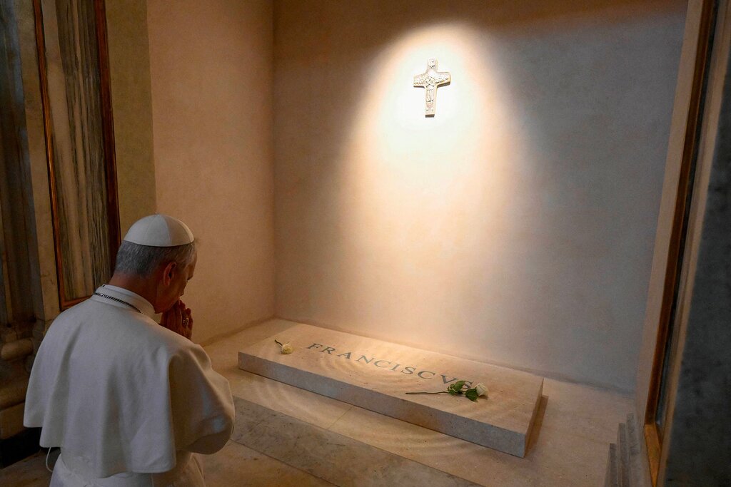 Le pape Léon XIV a honoré la tombe de son prédécesseur, le pape François