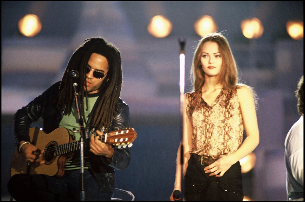 Vanessa Paradis, chanteuse animée par la passion amoureuse Vanessa Paradis, chanteuse animée par la passion amoureuse