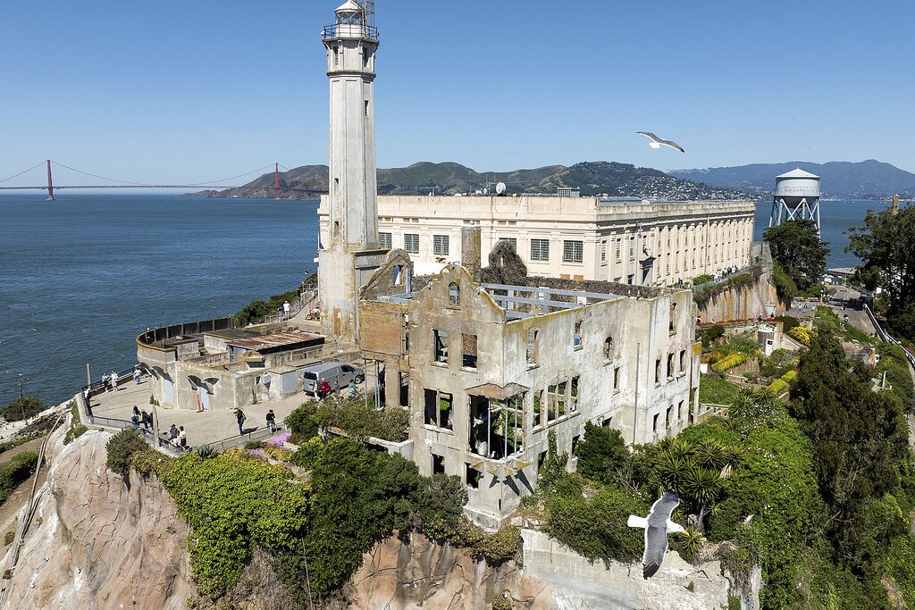 Le dernier prisonnier d’Alcatraz juge non sérieuse l’idée de Trump de rouvrir la célèbre prison
