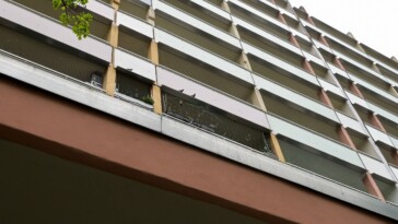 Un enfant de deux ans survit à une chute du 15e étage grâce à un buisson qui amortit sa chute