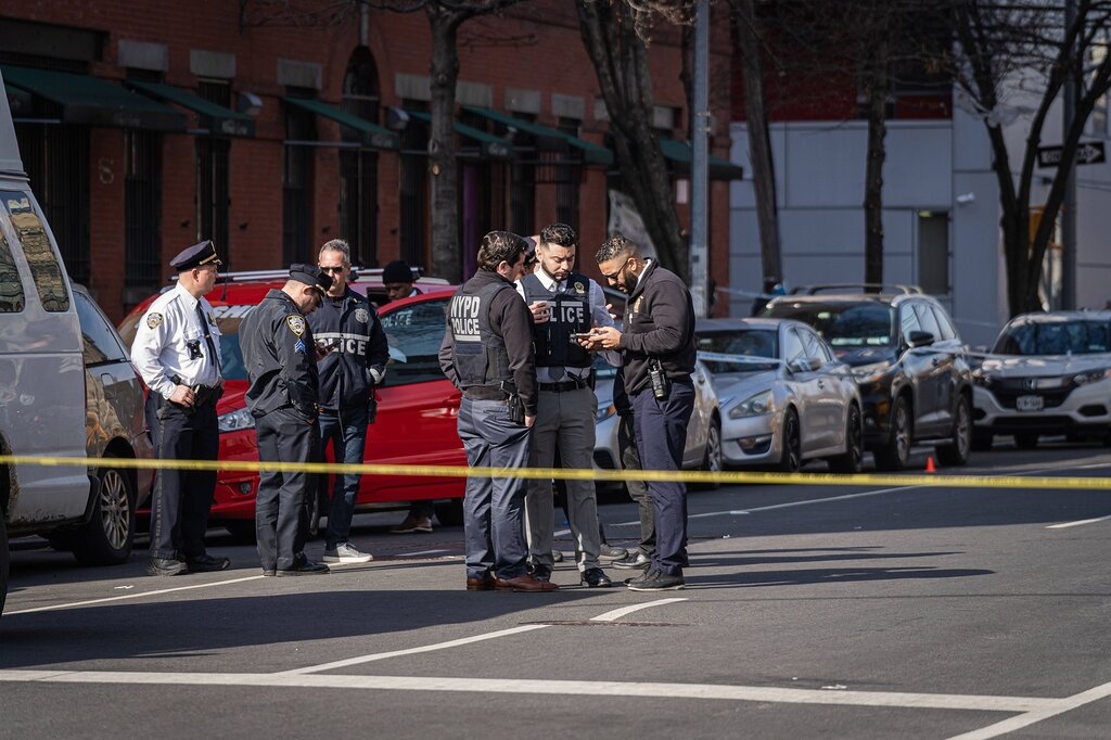 Une adolescente de 16 ans est morte d’une balle perdue près de son lycée, un garçon de 14 ans inculpé
