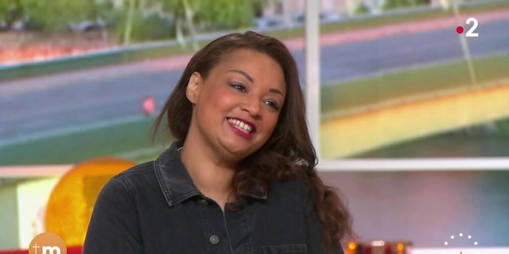 Blessure à la jambe : Julia Martin explique comment elle s’est blessée en arrivant sur le plateau Blessure à la jambe : Julia Martin explique comment elle s’est blessée en arrivant sur le plateau