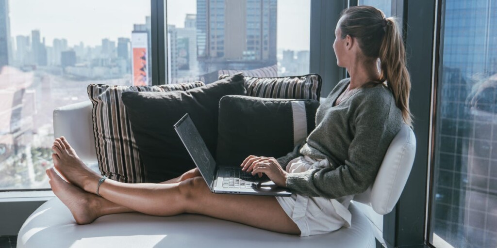 J’ai quitté le bureau pour être freelance, je travaille seul, en tenue décontractée, et je triple mes revenus J’ai quitté le bureau pour être freelance, je travaille seul, en tenue décontractée, et je triple mes revenus
