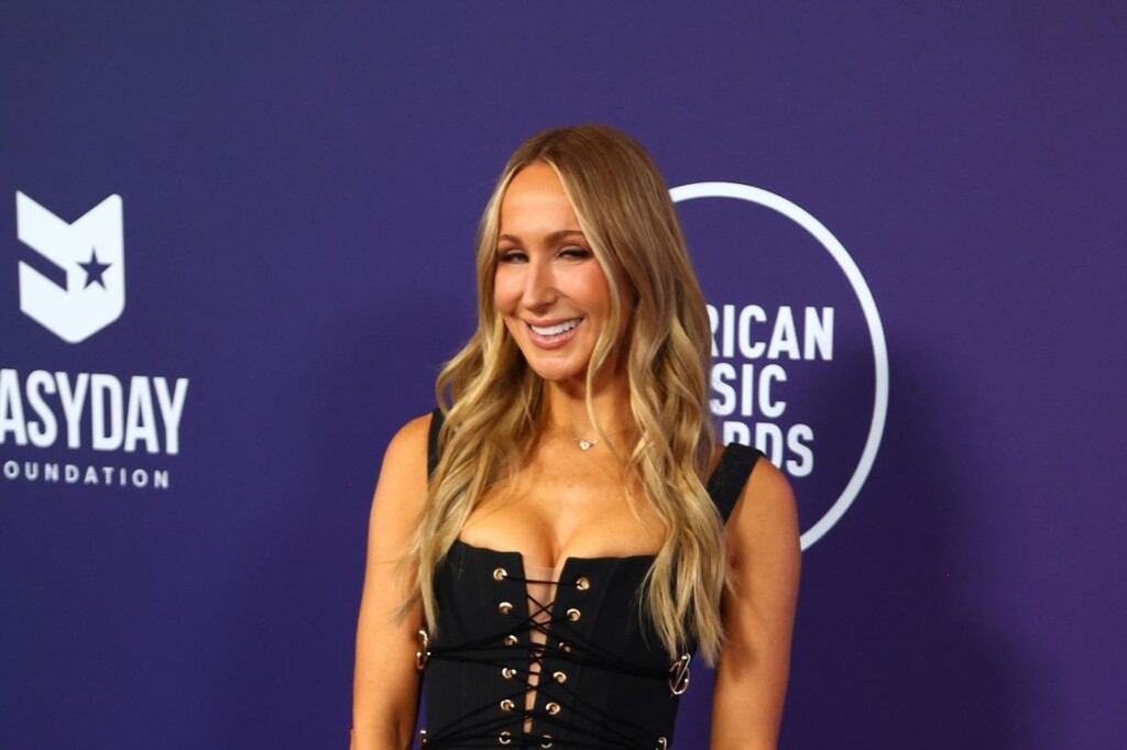 Le 1er juin, célébrités à l’honneur : Nikki Glaser et Willow Shields