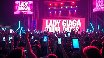 Les admirateurs de Lady Gaga s’enthousiasment pour les nouvelles dates de tournée ajoutées