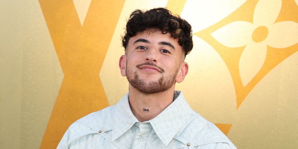 Just Riadh, papa : premières photos de son nouveau-né, le plus beau cadeau de sa vie Just Riadh, papa : premières photos de son nouveau-né, le plus beau cadeau de sa vie