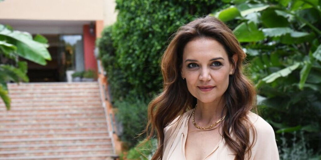 Katie Holmes réagit à un article sur Tom Cruise et Ana de Armas Katie Holmes réagit à un article sur Tom Cruise et Ana de Armas