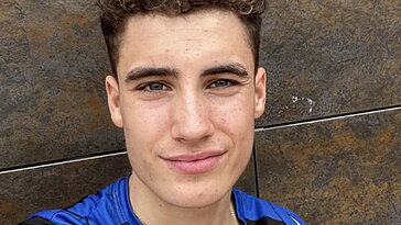 Décès tragique du pilote de moto Pau Alsina à seulement 17 ans : Hommages nombreux dans le monde des sports mécaniques