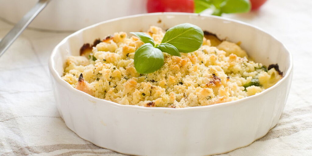 Recette estivale de Crumble salé aux courgettes, aubergines et tomates par une diététicienne Recette estivale de Crumble salé aux courgettes, aubergines et tomates par une diététicienne