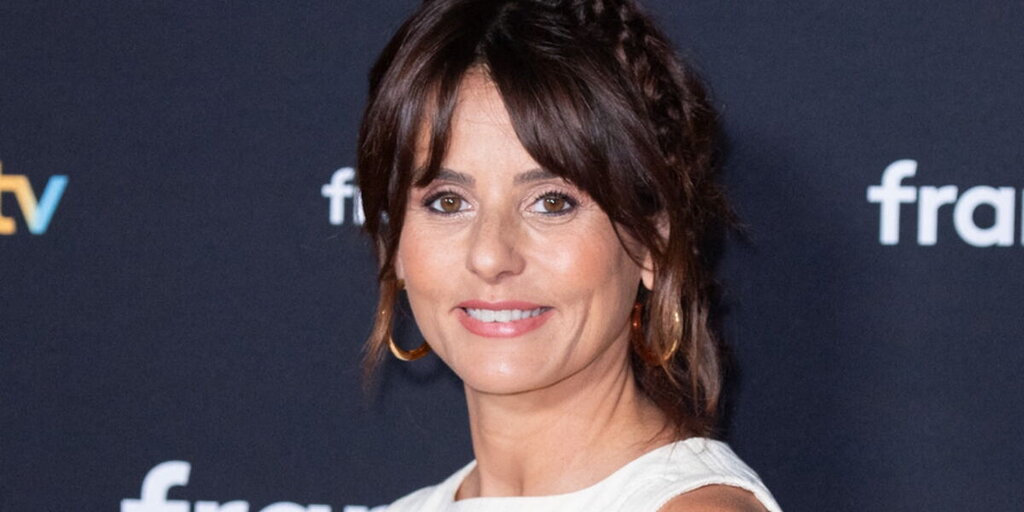 Faustine Bollaert raconte : ‘Mes cheveux commençaient à prendre feu’ lors d’un tournage critique Faustine Bollaert raconte : ‘Mes cheveux commençaient à prendre feu’ lors d’un tournage critique