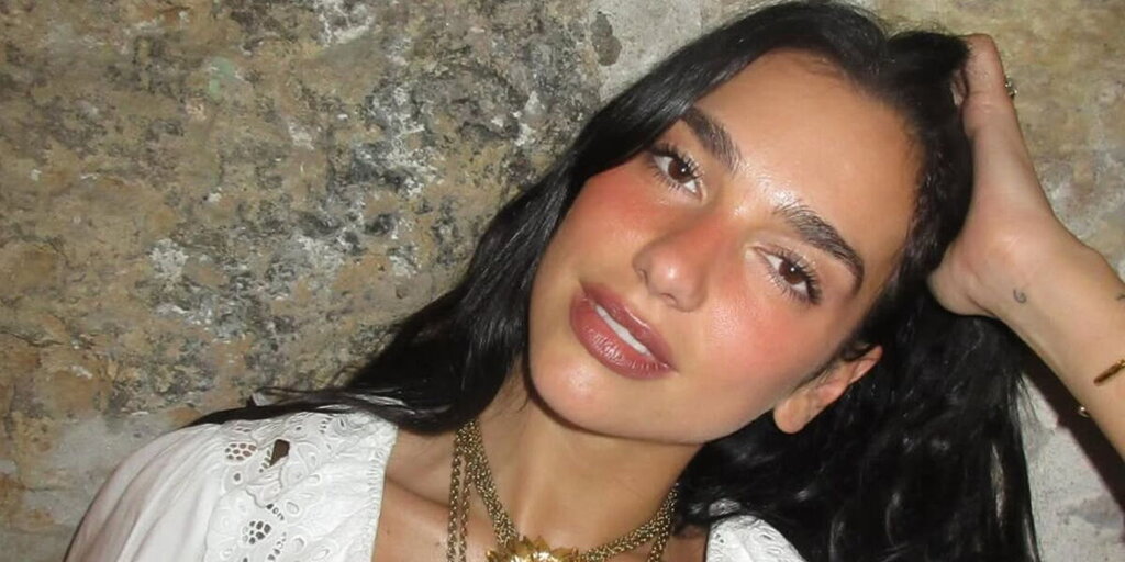 Sacs à main brodés de perles : 6 modèles aussi stylés que celui porté par Dua Lipa en vacances Sacs à main brodés de perles : 6 modèles aussi stylés que celui porté par Dua Lipa en vacances