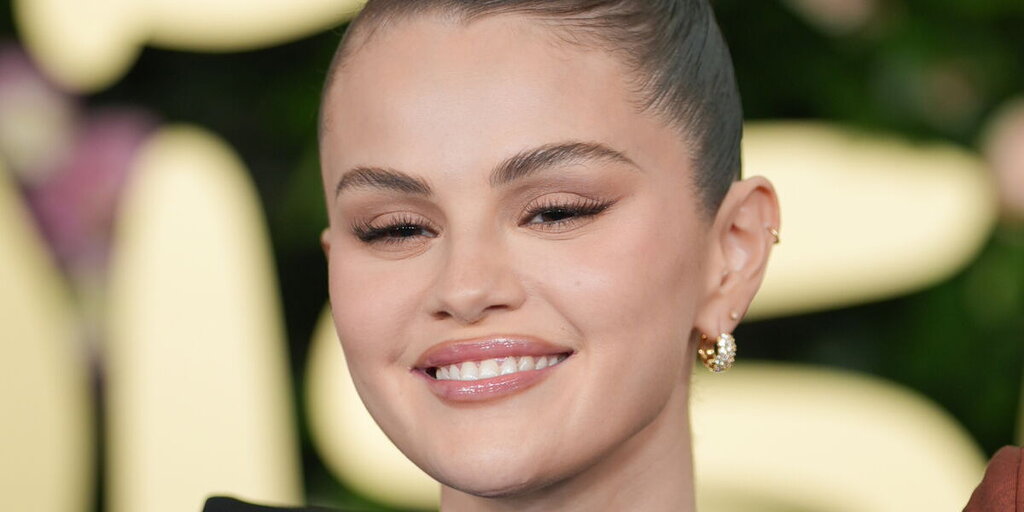 Selena Gomez adopte des boucles d’oreilles abordables d’une marque française peu connue