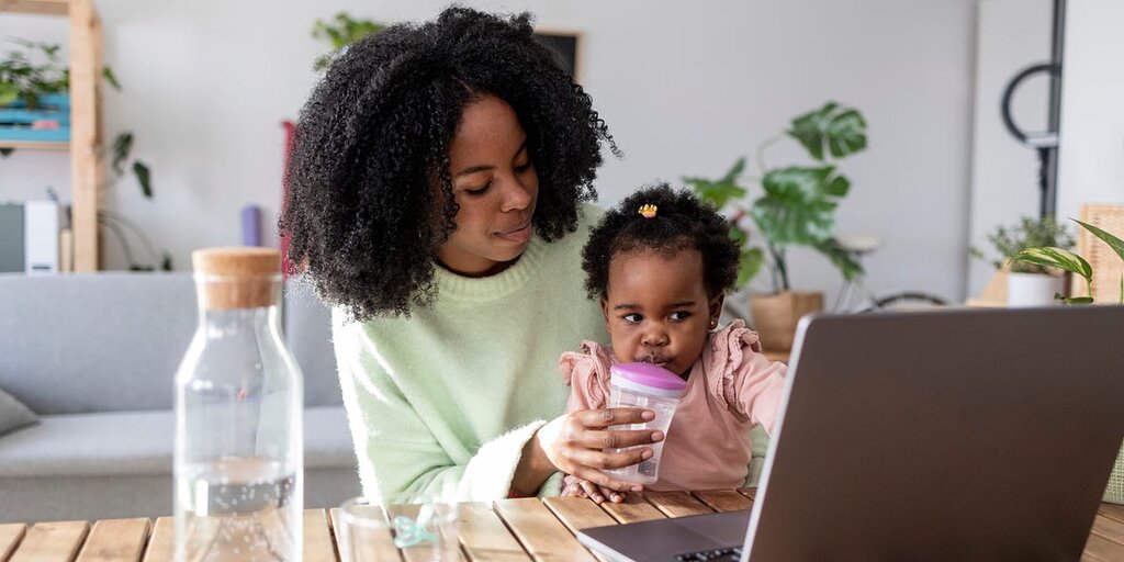 En commençant un nouveau travail, je cherchais à être l’employée idéale tout en gérant ma vie de mère. J’ai échoué.