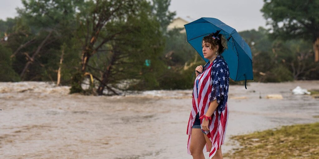 Treize morts et vingt filles disparues après une inondation dévastatrice au Texas