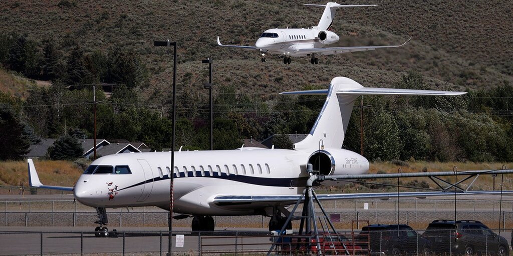 Des avions privés atterrissent à Sun Valley pour le camp d’été des milliardaires