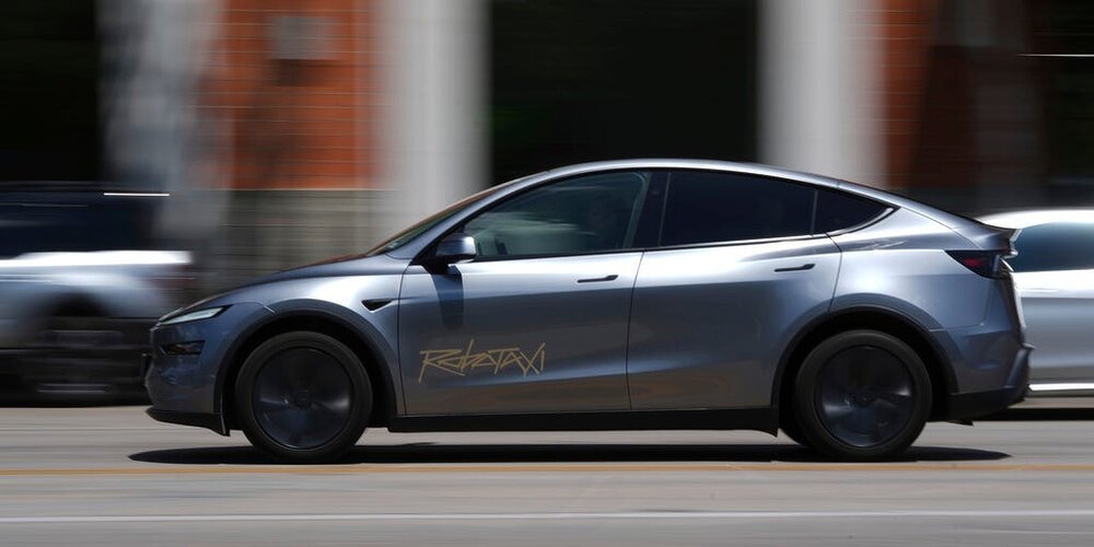 Tesla renforce ses efforts pour déployer des robotaxis dans la région de la Baie et à Phoenix