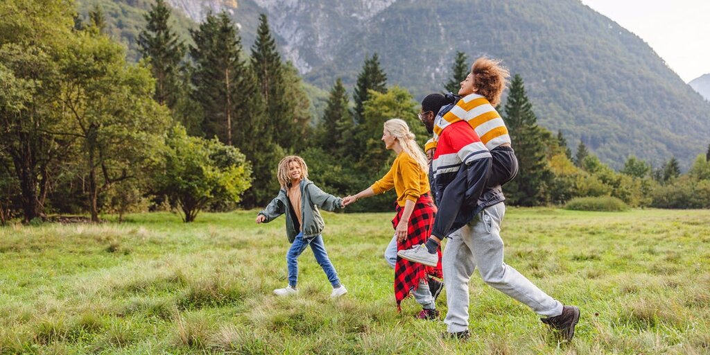 Ma famille de quatre personnes a déménagé d’une grande ville vers une paisible commune en montagne. Nous adorons cet endroit, mais aimerions être plus près des grands-parents de nos enfants.