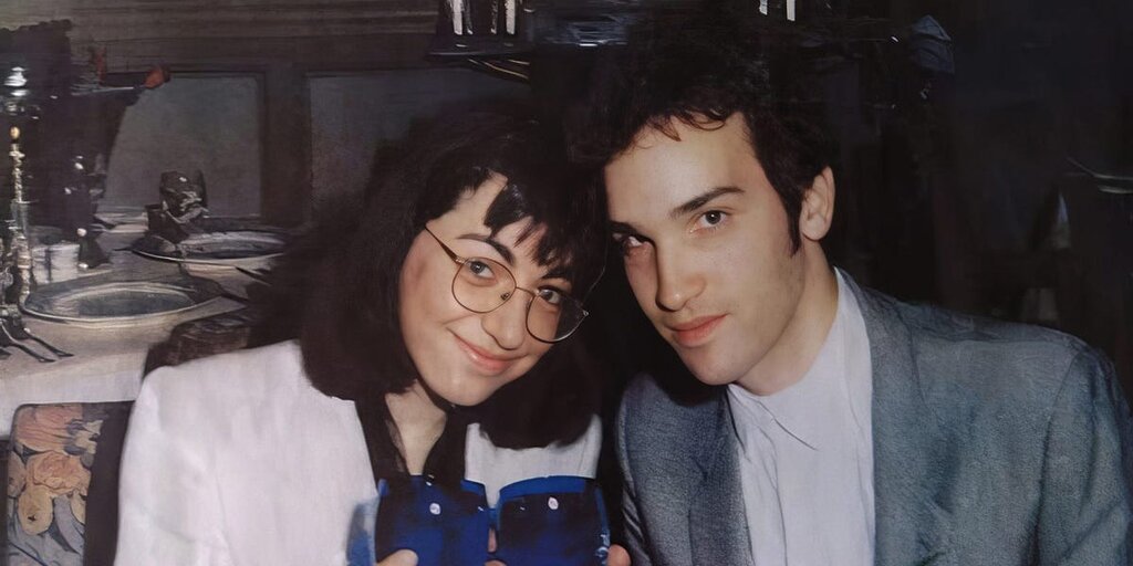 J’ai travaillé de nuit en discutant avec un homme au Royaume-Uni. Il a pris l’avion pour me rencontrer, et cela fait 27 ans que nous sommes ensemble.