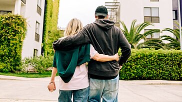 Mon partenaire et moi ne souhaitons pas nous marier, mais il est parfois plus simple de faire croire que c’est le cas