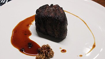 Nous avons dîné à Gordon Ramsay Steak pour deux. À 320 $, c’était cher mais nous considérons que ça valait le coup.