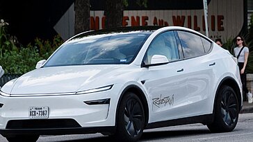 Tesla informe les utilisateurs de son application Robotaxi sur le lancement en Californie