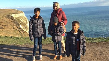 Vivre avec les grands-parents de mes enfants m’a appris à affirmer ma position en tant que mère qui travaille