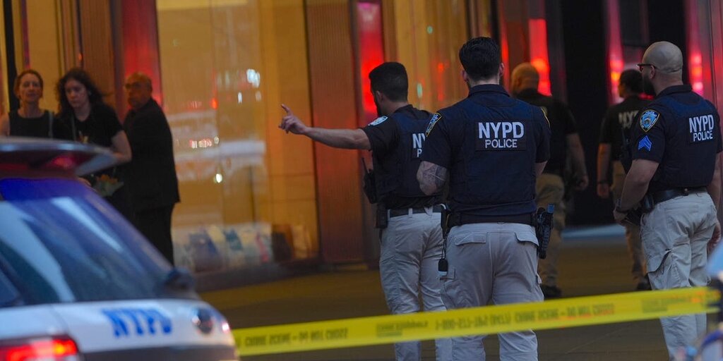 Les entreprises américaines sont en alerte et recrutent des gardes armés suite à la fusillade dans un bureau de NYC Les entreprises américaines sont en alerte et recrutent des gardes armés suite à la fusillade dans un bureau de NYC