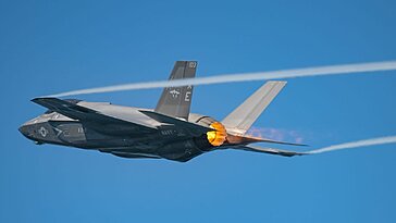 Un incendie ravageur dans un champ en Californie entraîne un nouveau crash majeur pour le chasseur furtif F-35