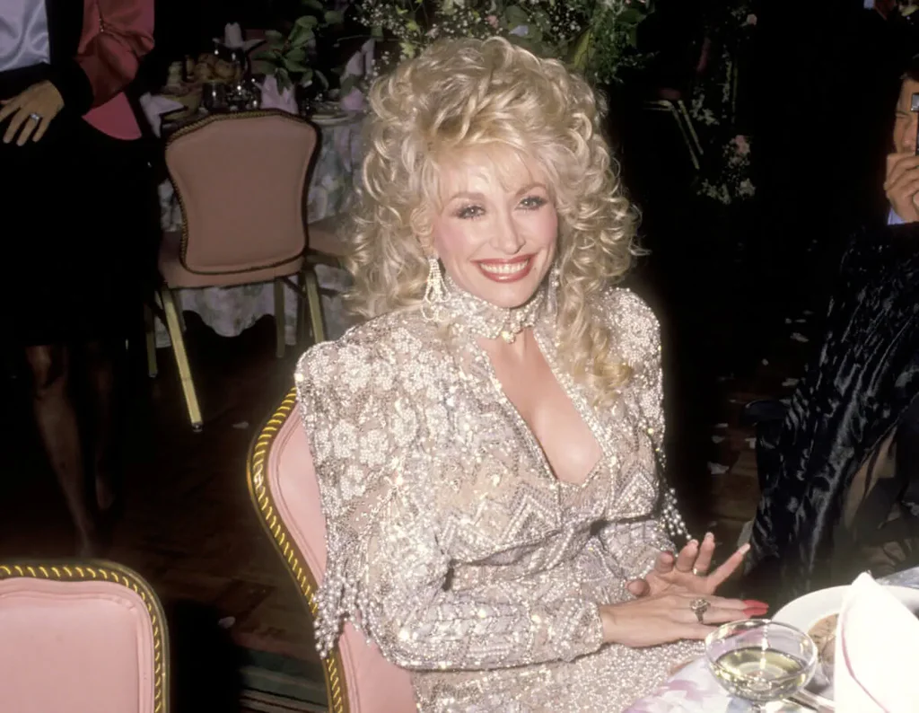 Dolly Parton, la version d’elle-même restée dans sa ville natale, dans un film emblématique