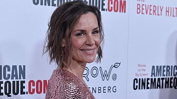 Embeth Davidtz : l’influence de Spielberg et Altman sur son premier film en tant que réalisatrice
