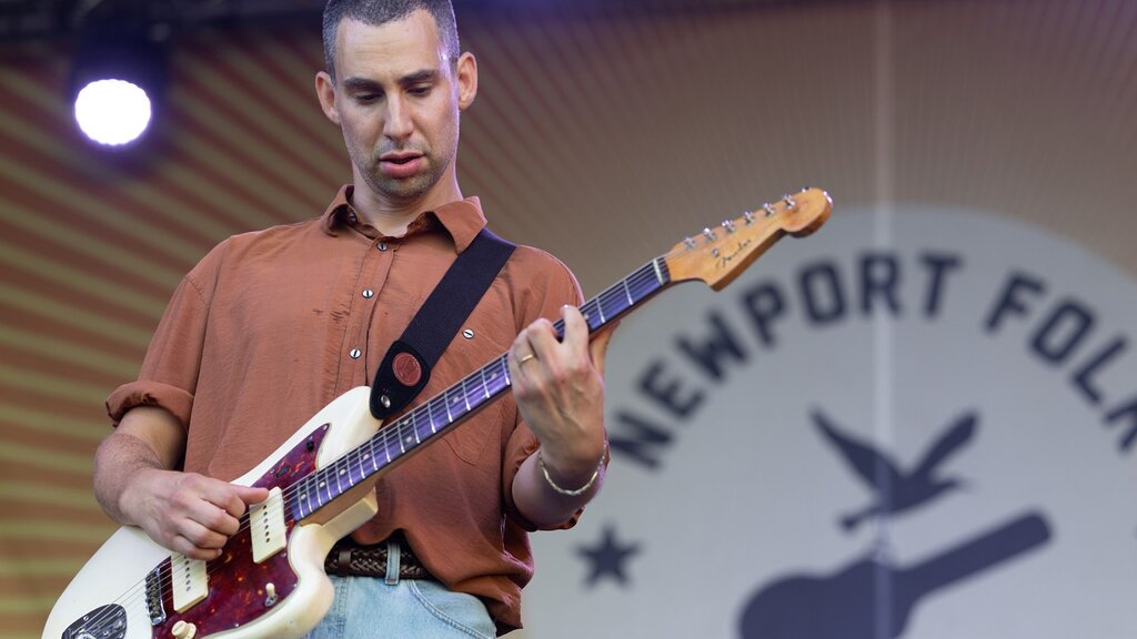 Les Bleachers ont invité Hayley Williams et Jeff Tweedy lors du festival Newport Folk