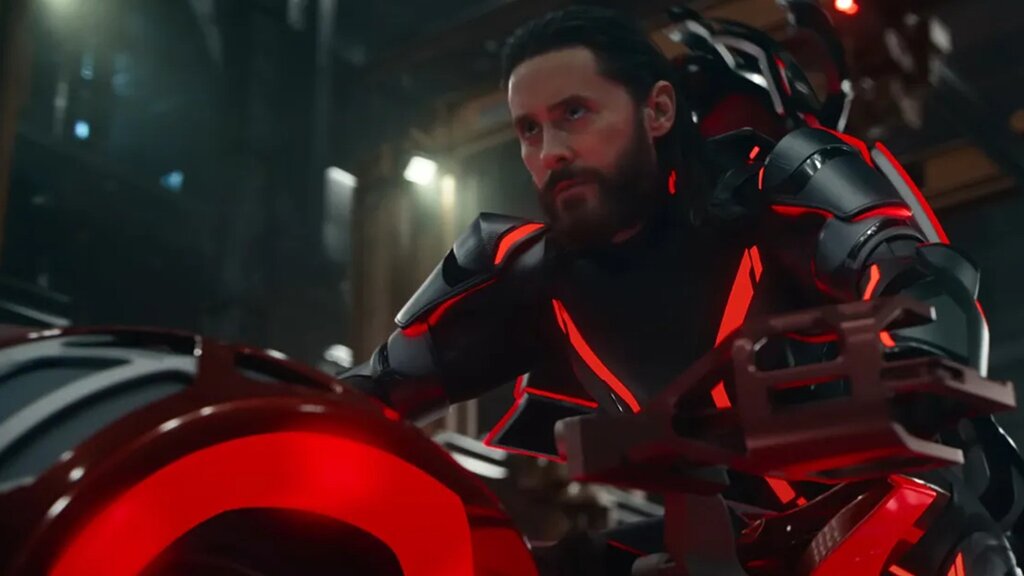 Ares Footage de New Tron : Éblouissante Séquence de Lightcycle et Plus à Comic-Con