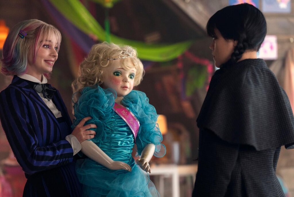 Regardez la saison 2 de « Wednesday » : Jenna Ortega doit sauver Emma Myers