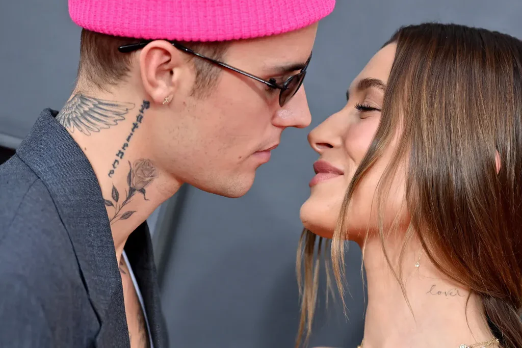 Fans de Justin Bieber se moquent après qu’il ait posté 2 photos avec Hailey Bieber