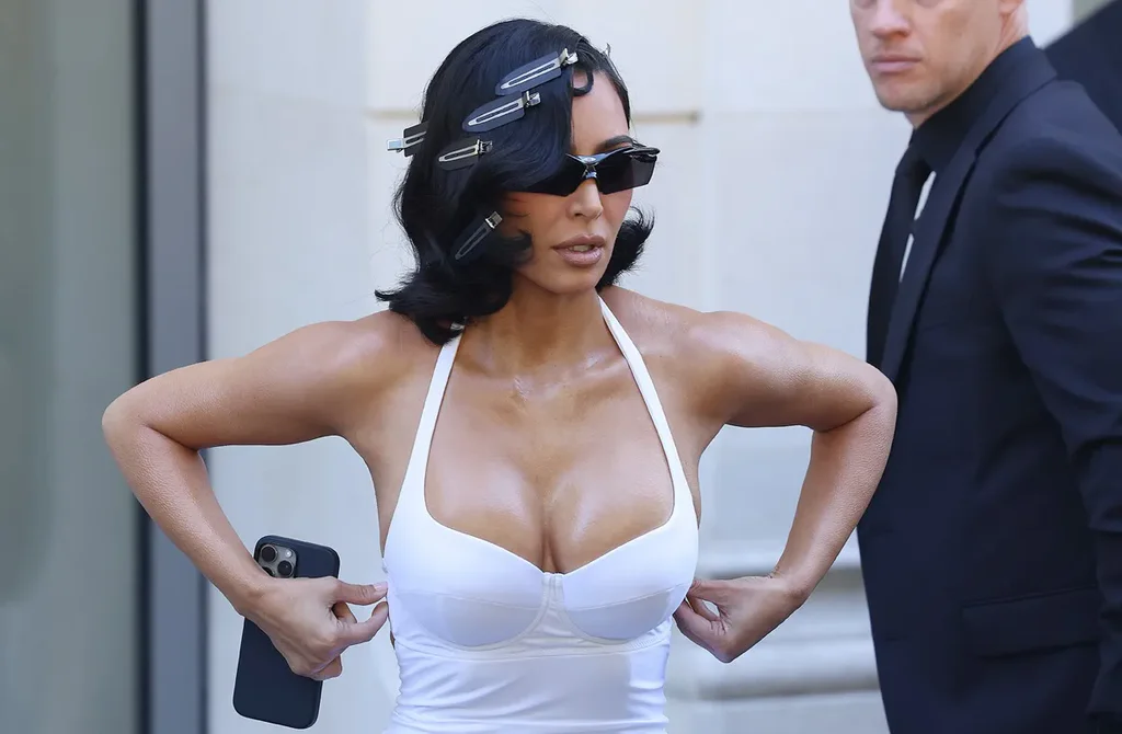 Le prix exorbitant d’un accessoire porté par Kim Kardashian lors du défilé Balenciaga