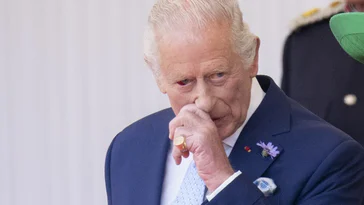 Santé de King Charles : inquiétudes après son œil rouge lors de l’accueil d’Emmanuel Macron