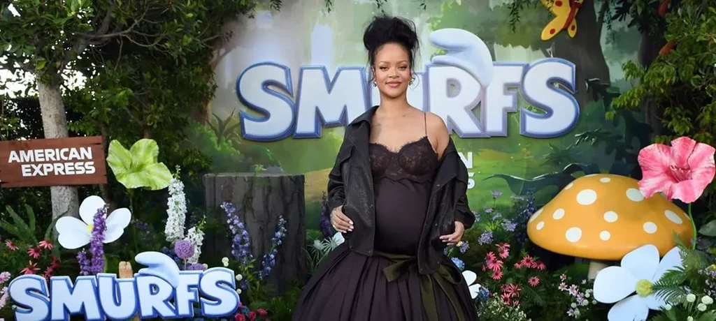 Rihanna Affiche un Accessoire Éblouissant à la Première des ‘Schtroumpfs’ : Un Prix Qui Va Vous Couper le Souffle Rihanna Affiche un Accessoire Éblouissant à la Première des ‘Schtroumpfs’ : Un Prix Qui Va Vous Couper le Souffle
