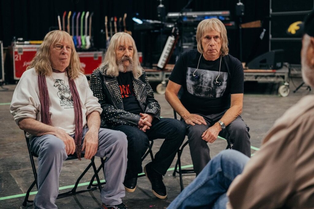 Spinal Tap 2 : Elton John et Spinal Tap en concert dans de nouveaux clichés Spinal Tap 2 : Elton John et Spinal Tap en concert dans de nouveaux clichés