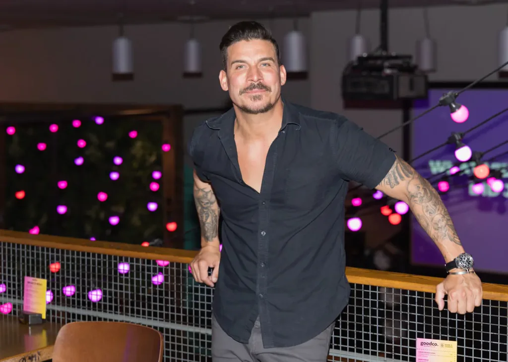 « Allegations de ‘Plateforme d’un Abuseur’ : Le Producteur de ‘The Valley’ Répond à la Controverse sur Jax Taylor »