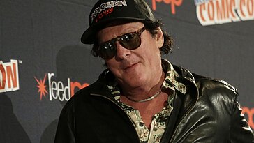 Virginia Madsen rend hommage à son frère défunt, l’acteur Michael Madsen